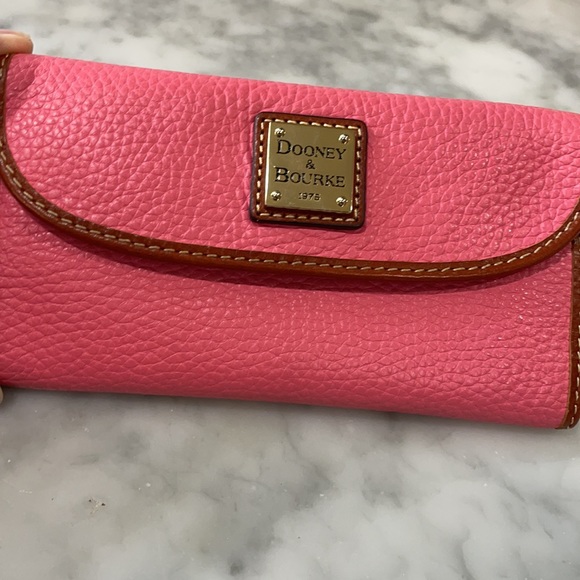 Dooney & Bourke flap wallet - Picture 2 of 4